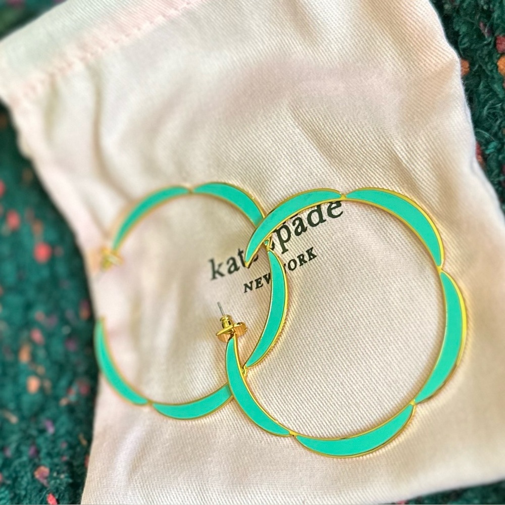 RARE Kate Spade NWT Sliced Scallop Enamel Large Hoop Earrings - Picture 8 of 15